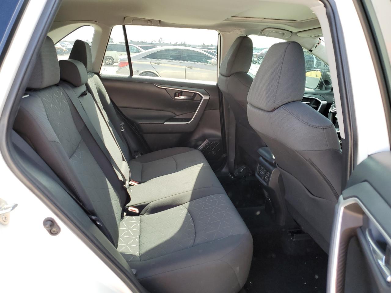 2022 TOYOTA RAV4 XLE VIN:2T3W1RFV2NC180066