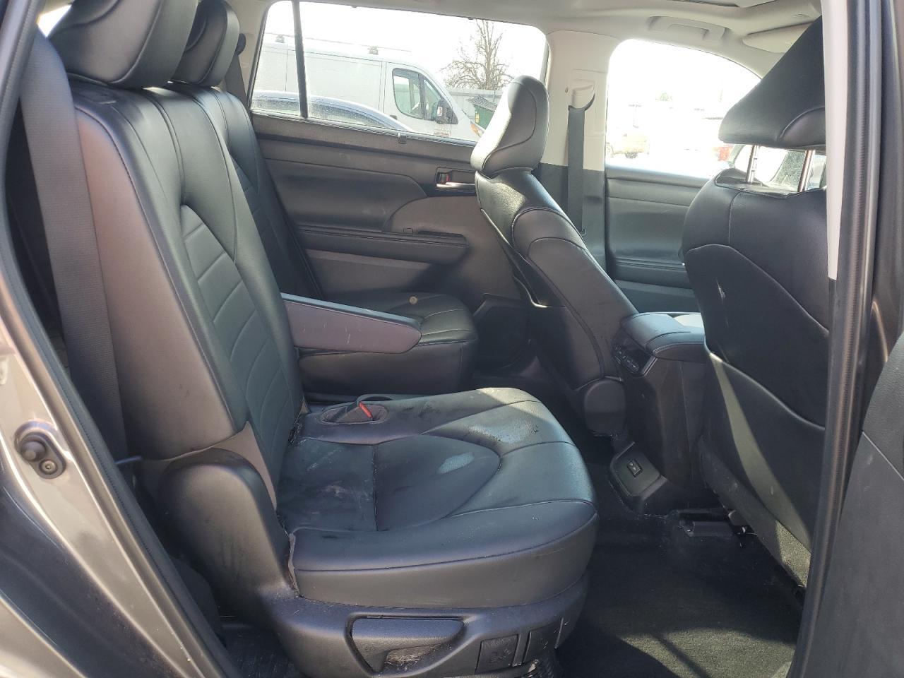 2022 TOYOTA HIGHLANDER HYBRID XLE VIN:5TDGBRCH0NS555520