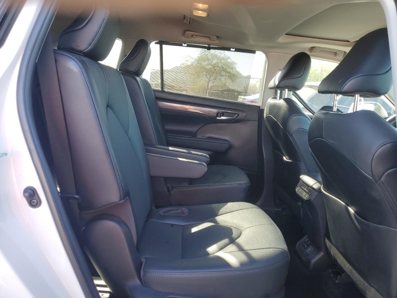 2022 TOYOTA HIGHLANDER LIMITED VIN:5TDDZRBH8NS214821