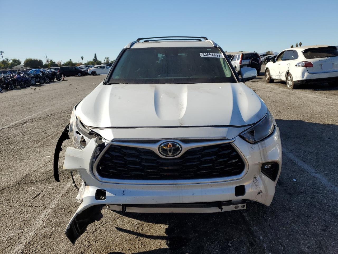 2022 TOYOTA HIGHLANDER XLE VIN:5TDHZRBH6NS592749