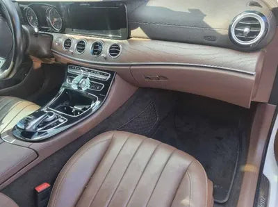 2016 Mercedes-Benz E 220 VIN: