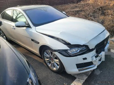 2016 Jaguar XF VIN: