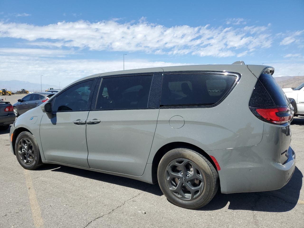 2022 CHRYSLER PACIFICA HYBRID TOURING L VIN:2C4RC1L74NR200731
