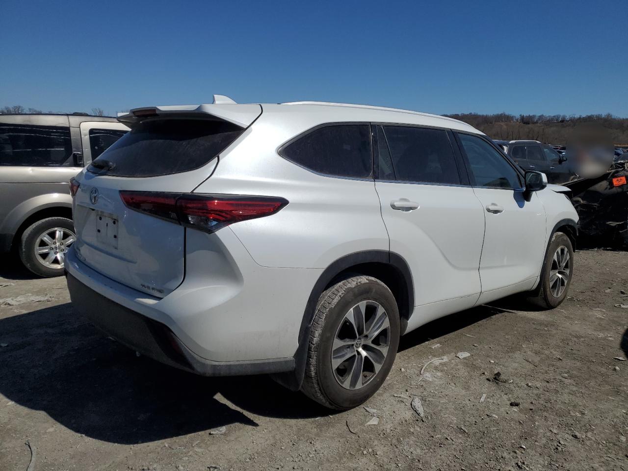 2022 TOYOTA HIGHLANDER XLE VIN:5TDGZRBH7NS592576