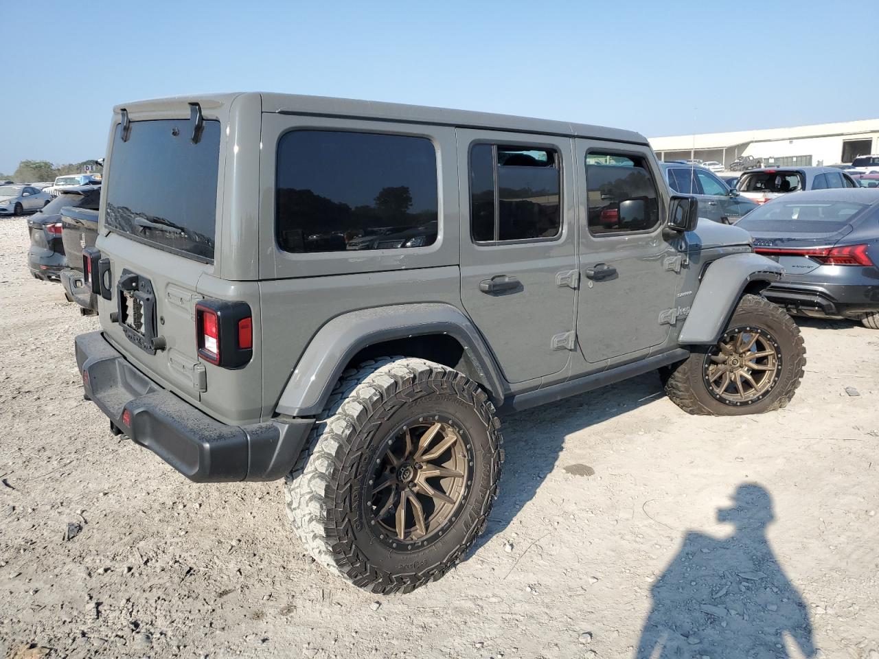 2022 JEEP WRANGLER UNLIMITED SAHARA VIN:1C4HJXEG9NW218344