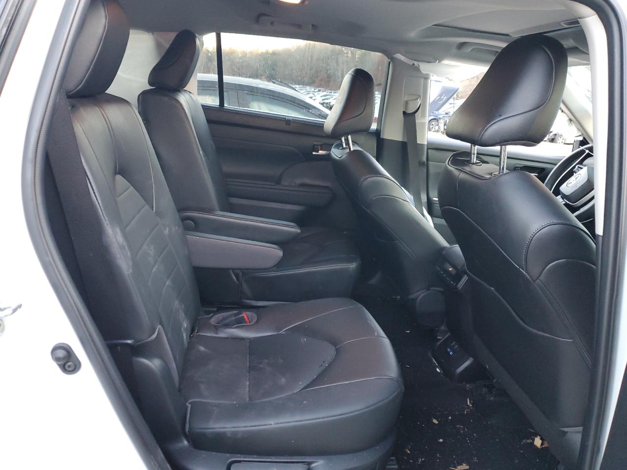 2022 TOYOTA HIGHLANDER XLE VIN:5TDGZRBH3NS252647