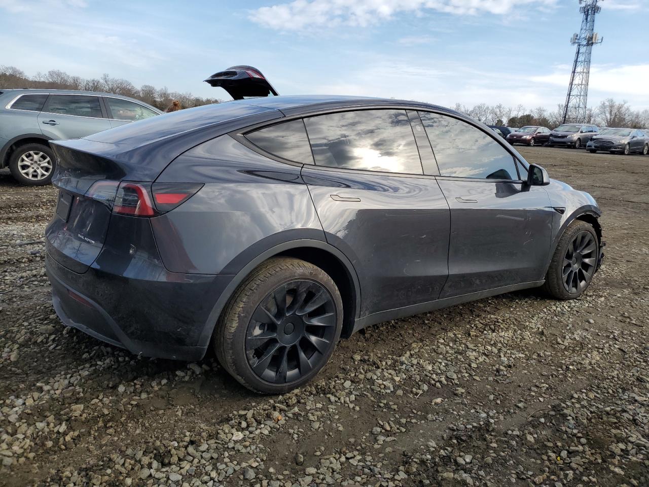 2024 TESLA MODEL Y  VIN:7SAYGAEEXRF990438