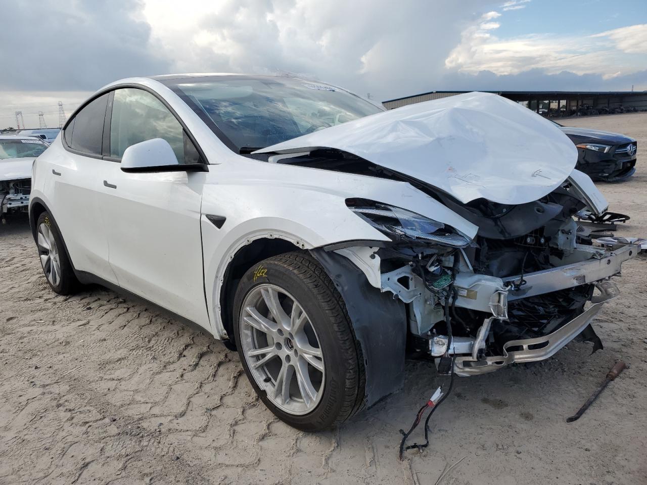 2023 TESLA MODEL Y  VIN:7SAYGDEE7PA036922