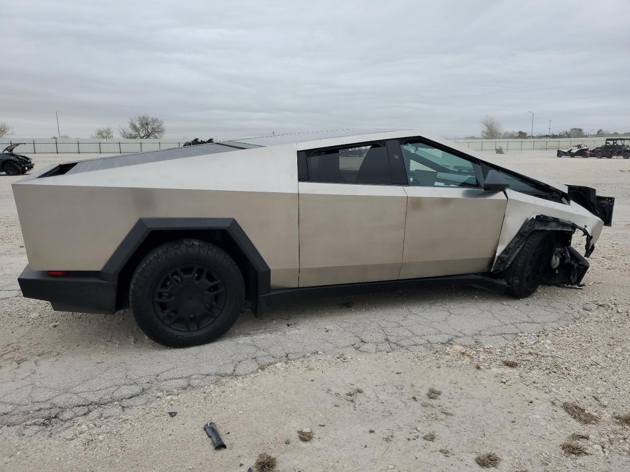 2024 TESLA CYBERTRUCK  VIN:7G2CEHED3RA000771
