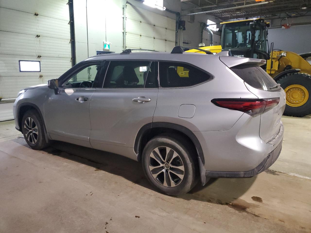 2022 TOYOTA HIGHLANDER XLE VIN:5TDGZRBH3NS565018