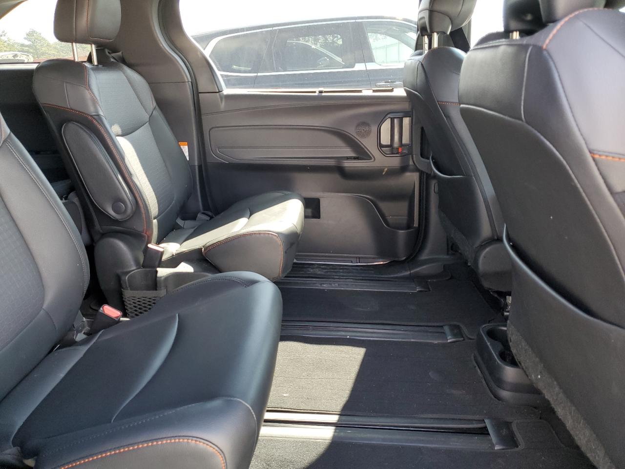 2022 TOYOTA SIENNA XSE VIN:5TDXRKECXNS123991