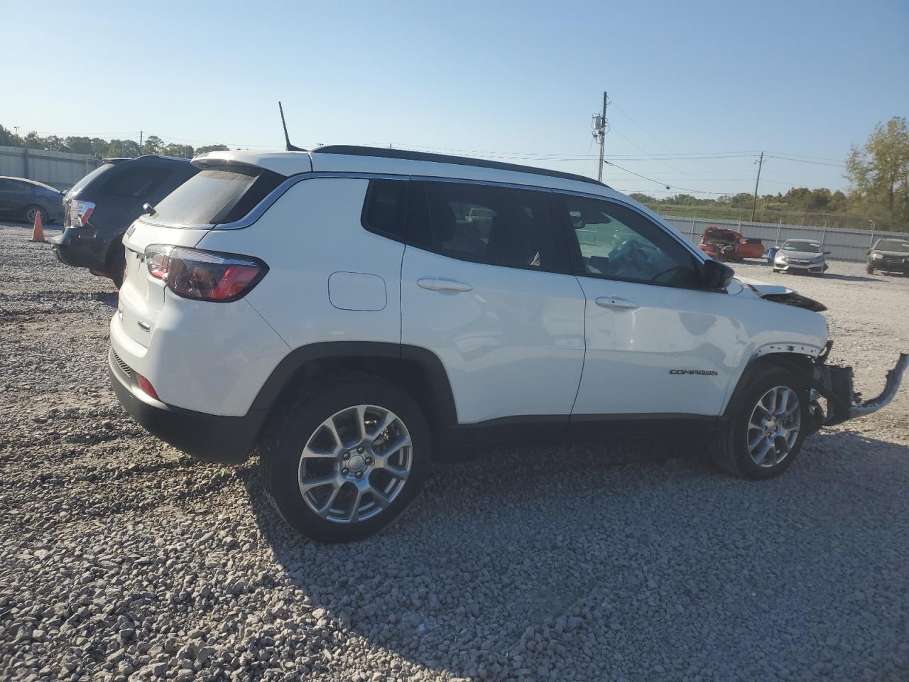 2024 JEEP COMPASS LATITUDE LUX VIN:3C4NJDFN0RT101200