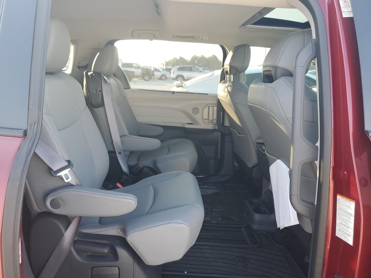 2022 TOYOTA SIENNA XLE VIN:5TDYRKEC8NS117563