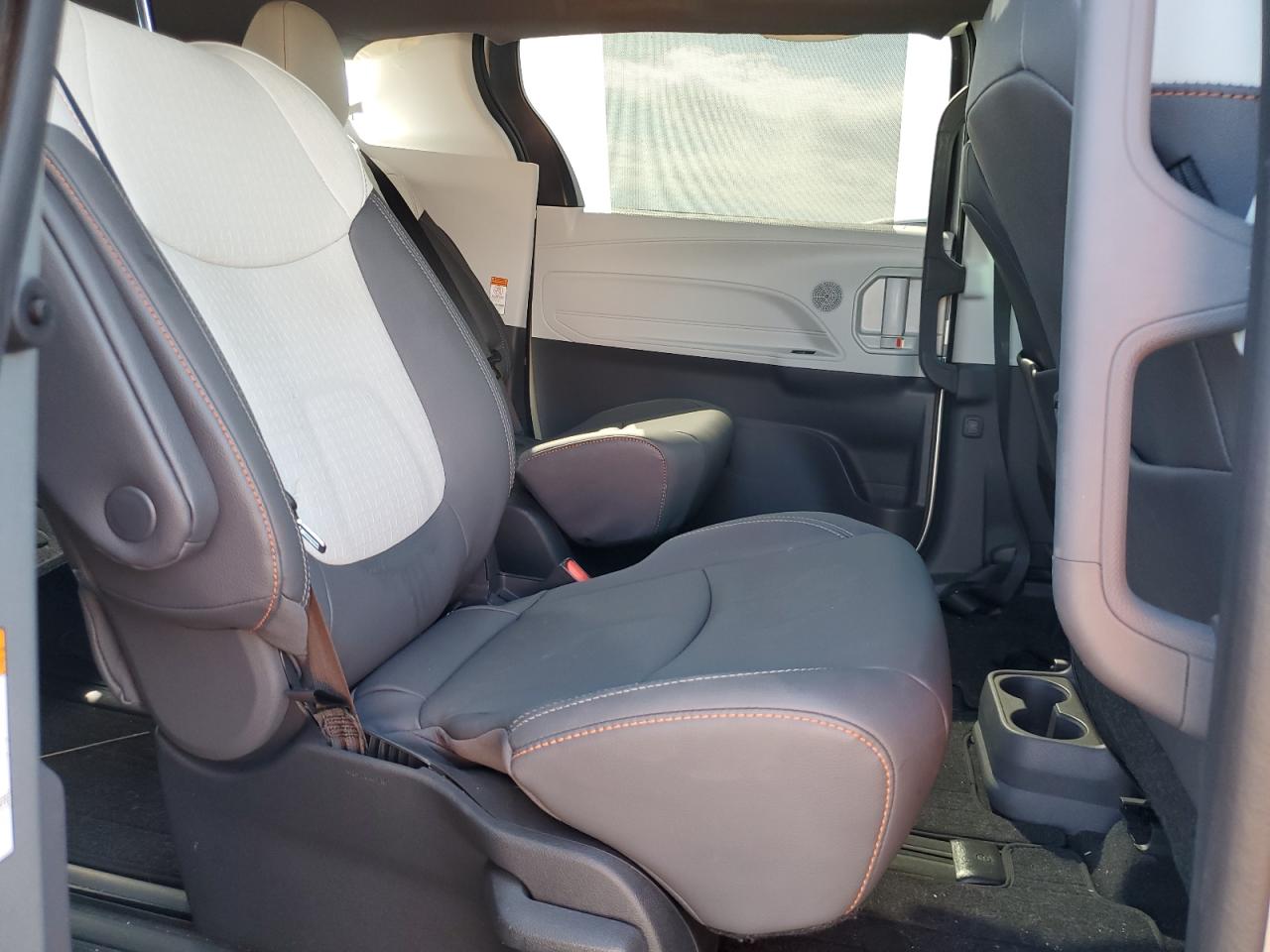 2022 TOYOTA SIENNA XSE VIN:5TDDRKEC3NS117999