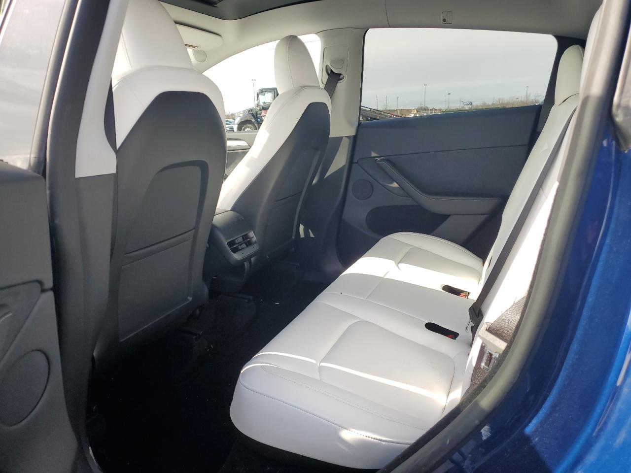 2024 TESLA MODEL Y  VIN:7SAYGDEE9RA235473