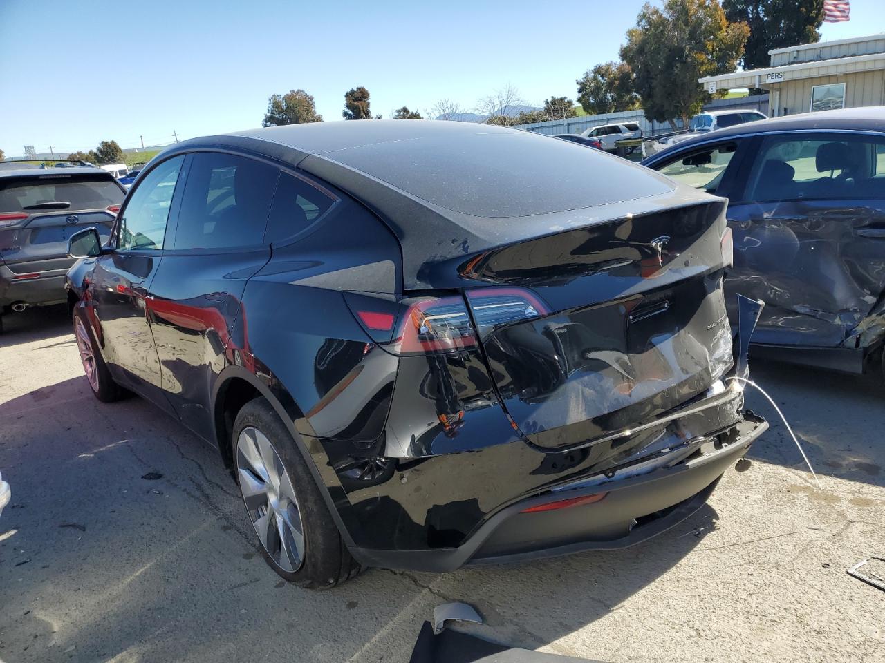 2023 TESLA MODEL Y  VIN:7SAYGDEE0PF630531