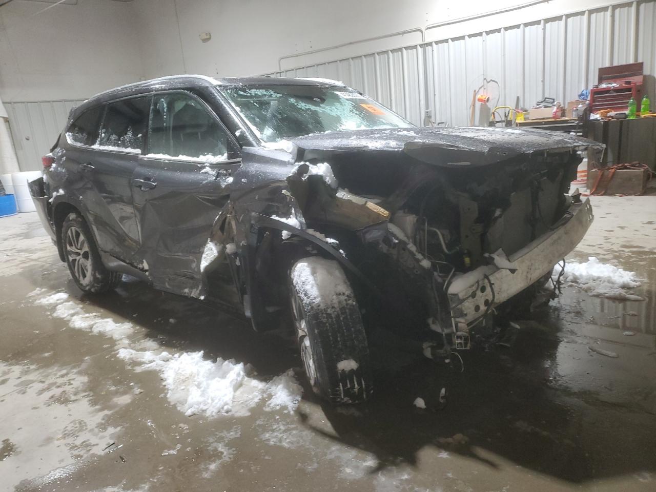 2022 TOYOTA HIGHLANDER XLE VIN:5TDHZRBH4NS191541