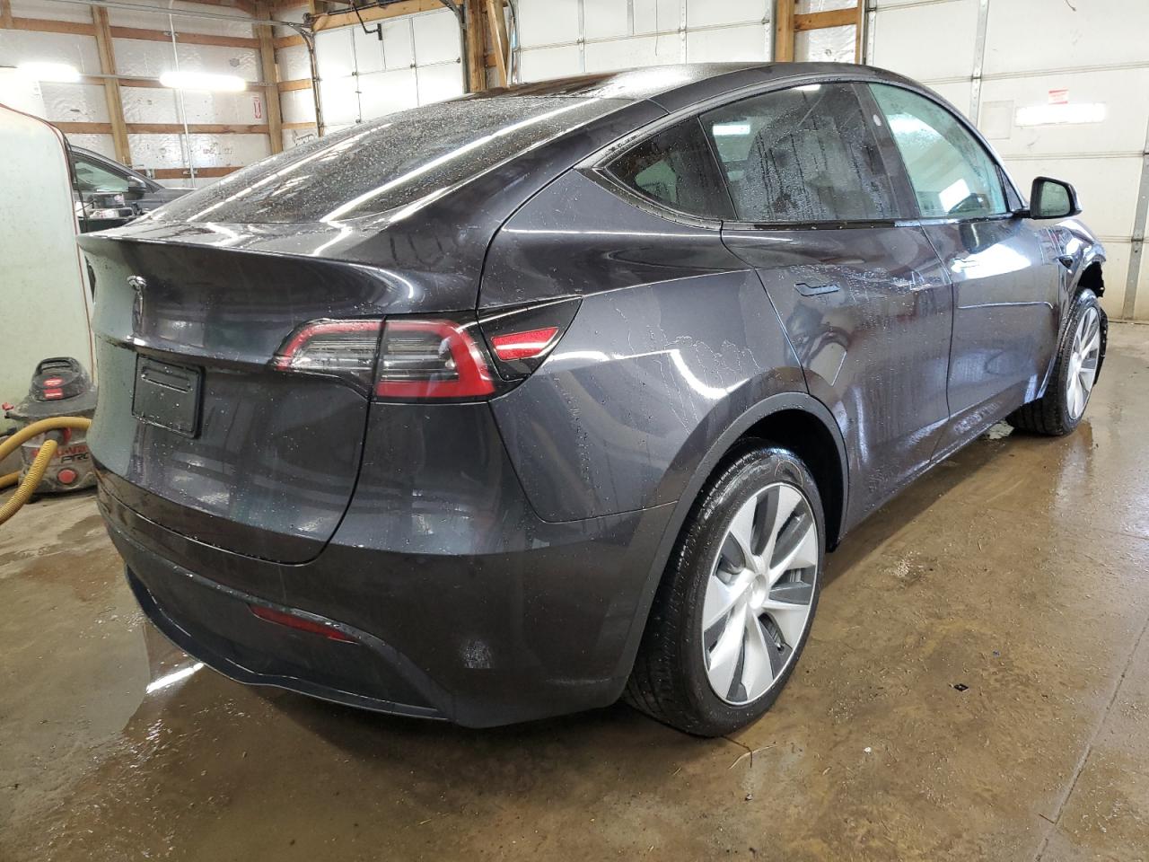 2024 TESLA MODEL Y  VIN:7SAYGDED2RF093204
