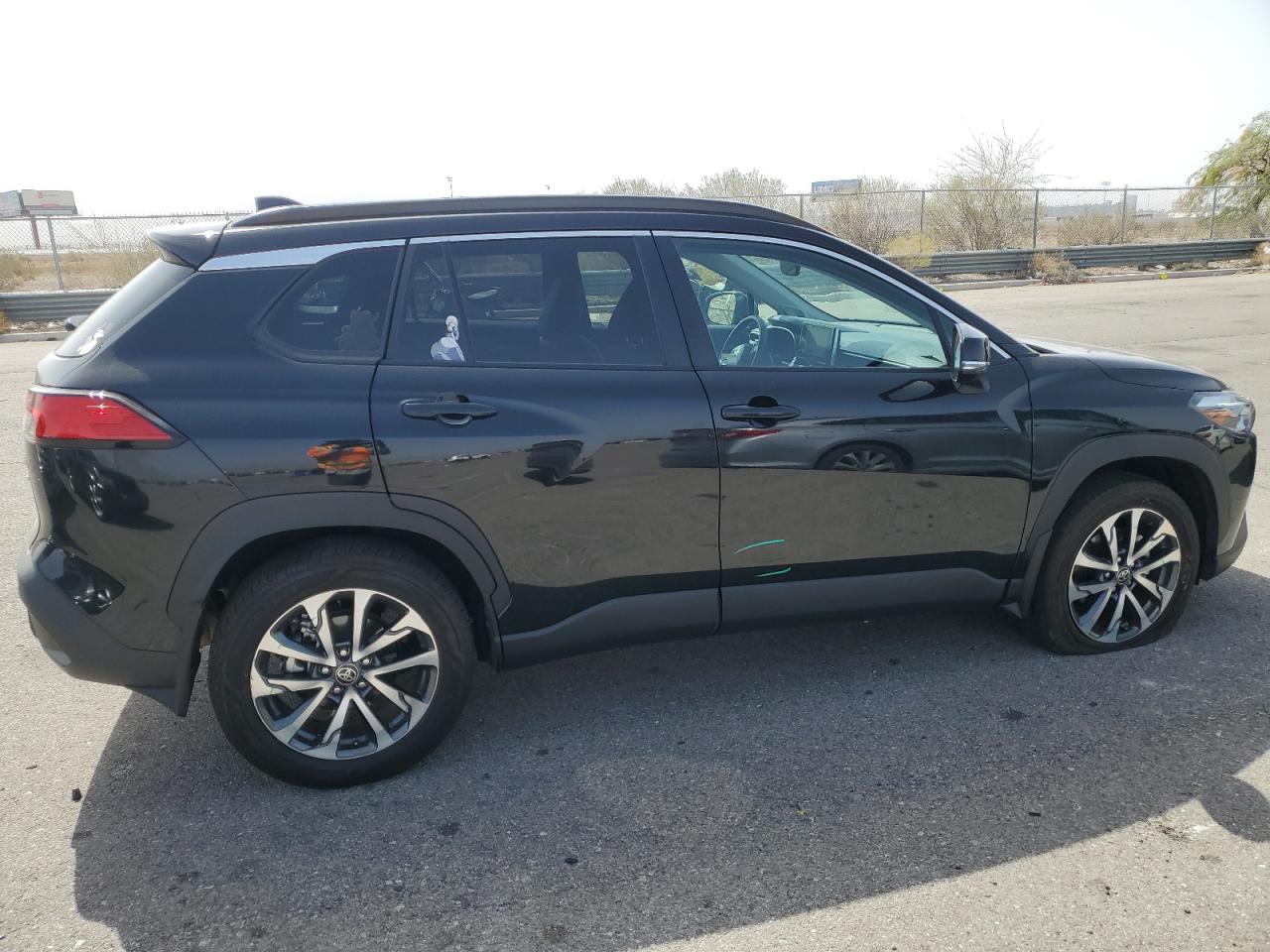 2023 TOYOTA COROLLA CROSS XLE VIN:7MUDAABG2PV062401