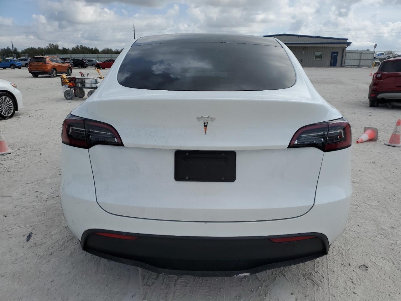 2024 TESLA MODEL Y  VIN:7SAYGDED0RF158471