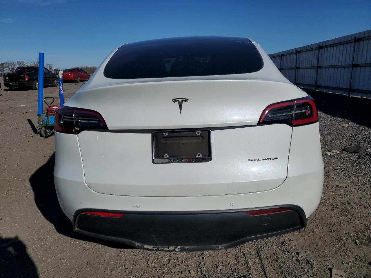 2022 TESLA MODEL Y  VIN:7SAYGAEE2NF329433