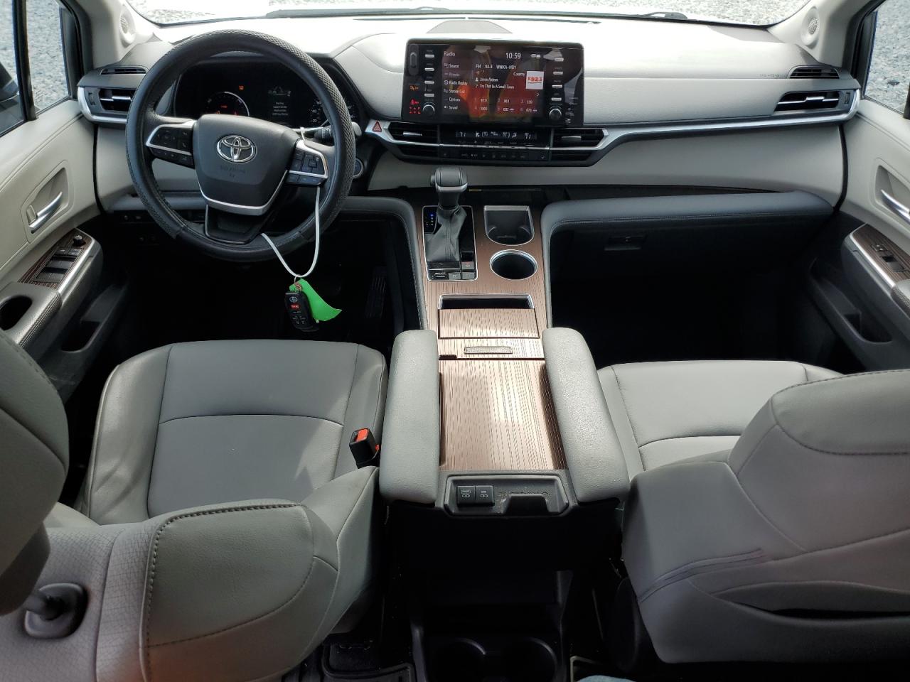 2022 TOYOTA SIENNA XLE VIN:5TDJRKEC9NS101700