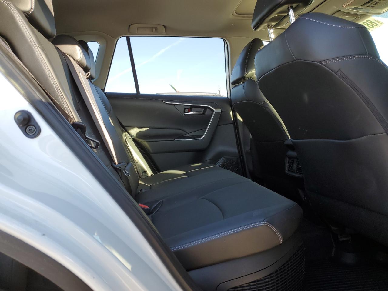 2022 TOYOTA RAV4 XLE PREMIUM VIN:JTMB6RFV3ND076908