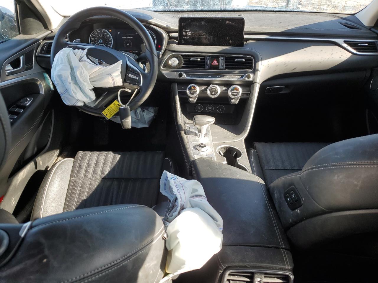 2022 GENESIS G70 BASE VIN:KMTG34TA5NU085937