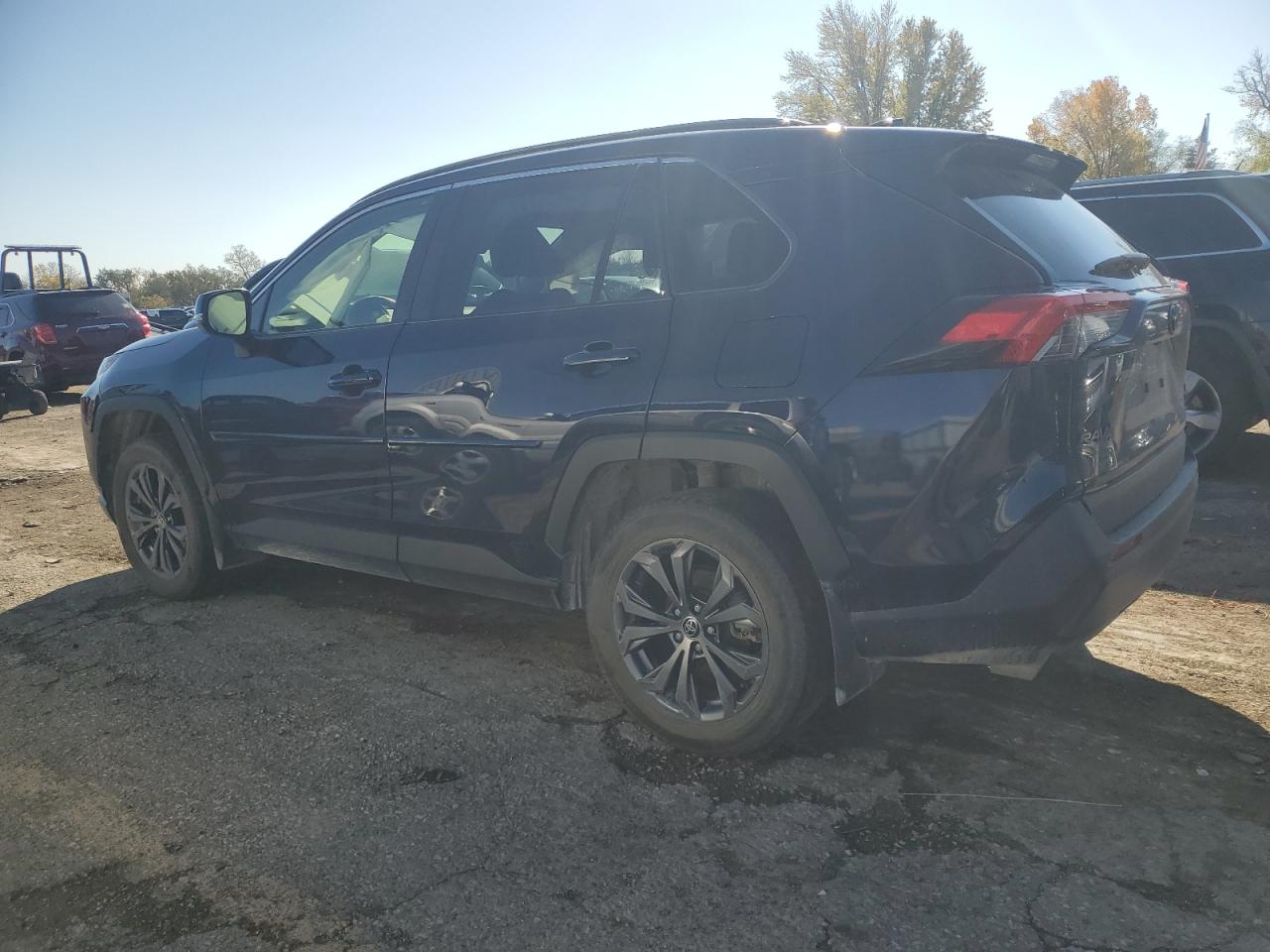 2022 TOYOTA RAV4 XLE PREMIUM VIN:JTMB6RFV5ND049242
