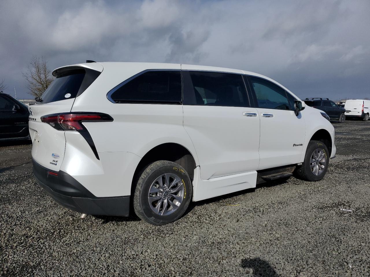 2022 TOYOTA SIENNA XLE VIN:5TDYRKEC1NS100250