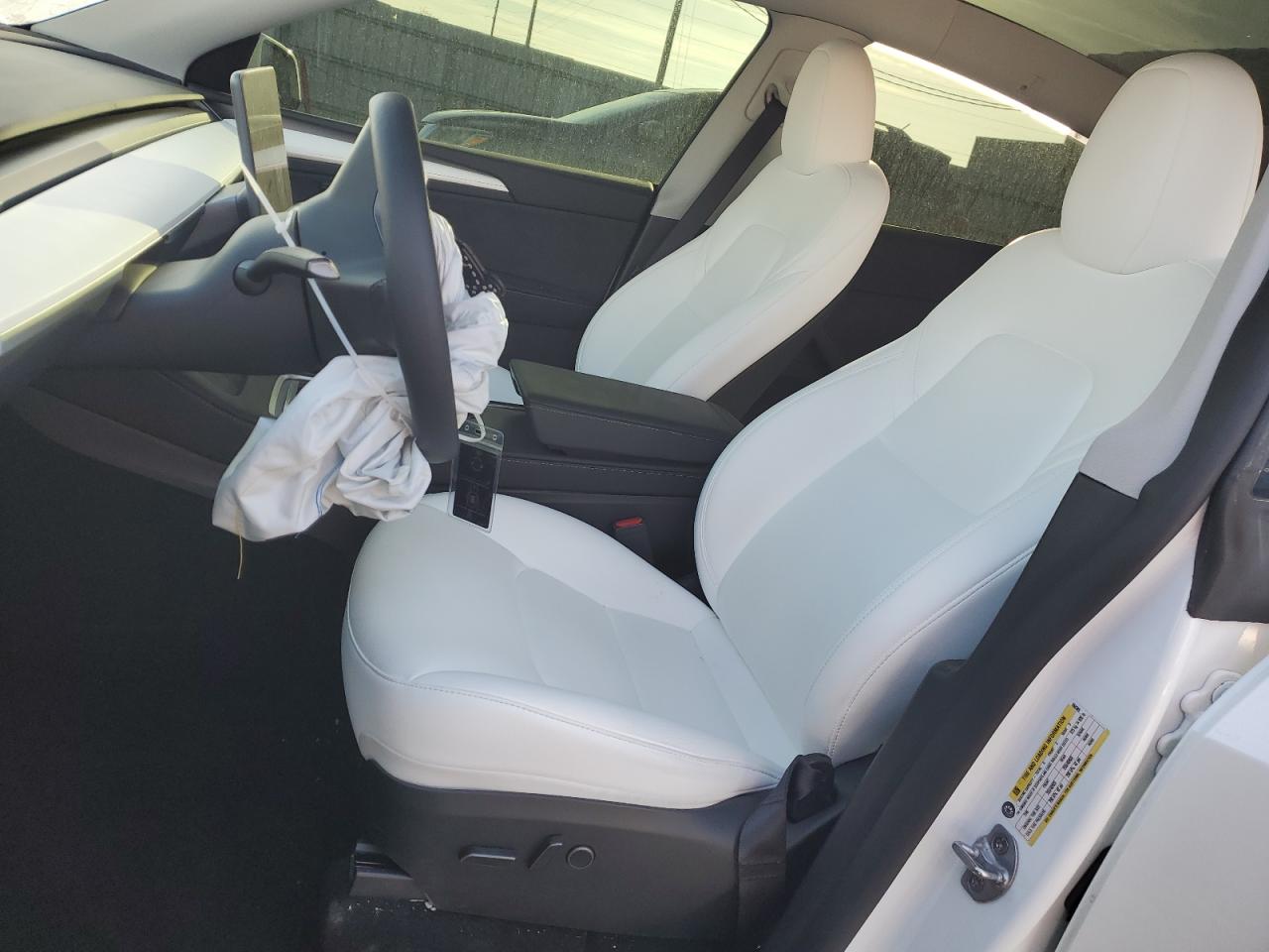 2024 TESLA MODEL Y  VIN:7SAYGDEE9RA268389