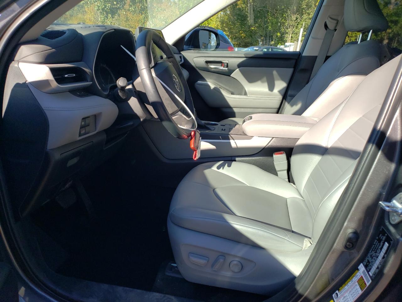 2022 TOYOTA HIGHLANDER XLE VIN:5TDHZRBH3NS571017