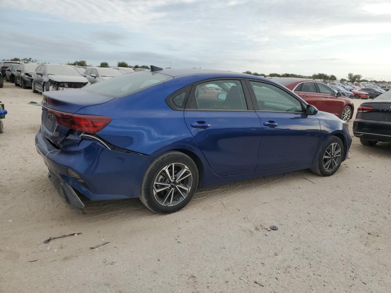 2022 KIA FORTE FE VIN:3KPF24AD7NE458565