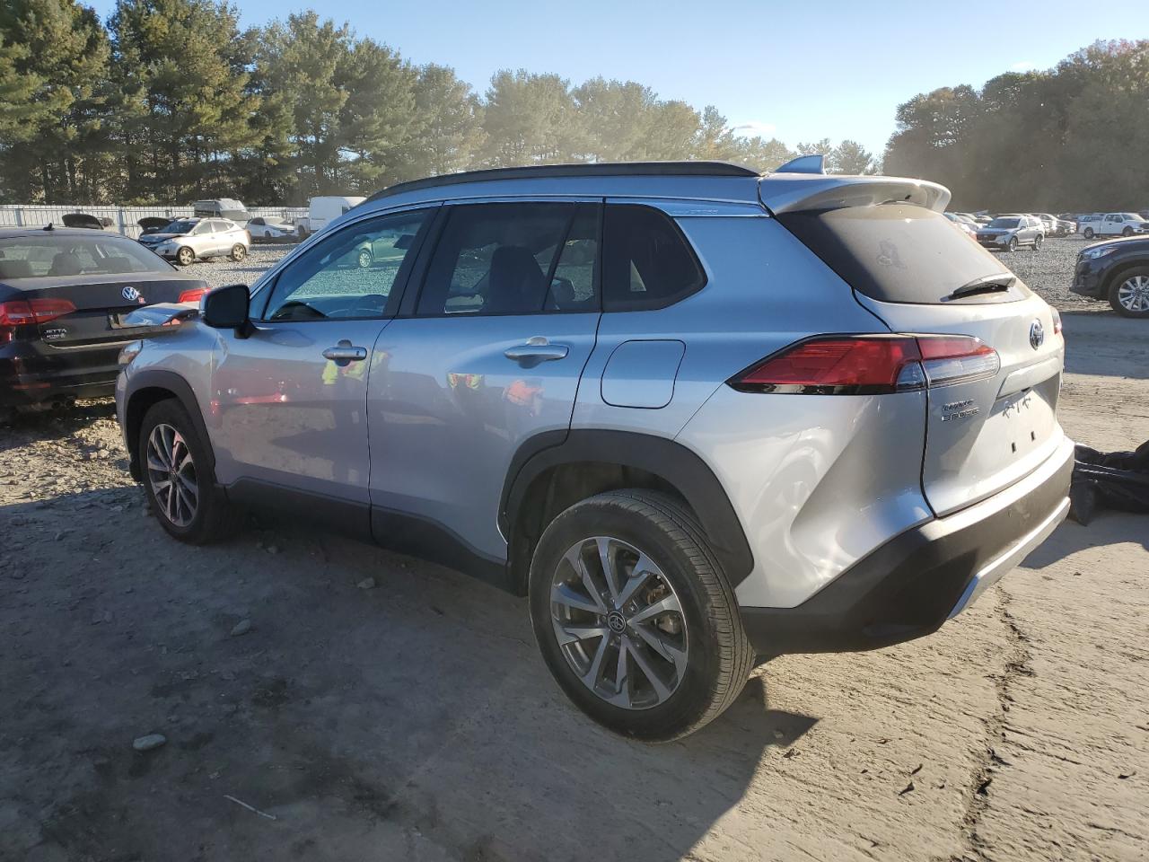 2022 TOYOTA COROLLA CROSS XLE VIN:7MUDAABG2NV043649
