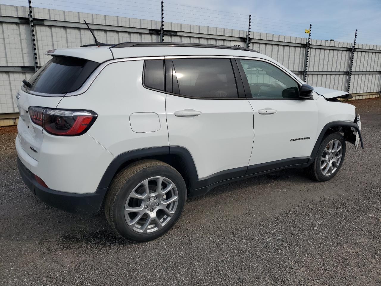2022 JEEP COMPASS LATITUDE LUX VIN:3C4NJDFB4NT223476