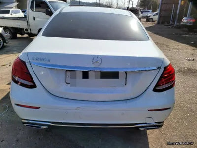 2016 Mercedes-Benz E 220 VIN:
