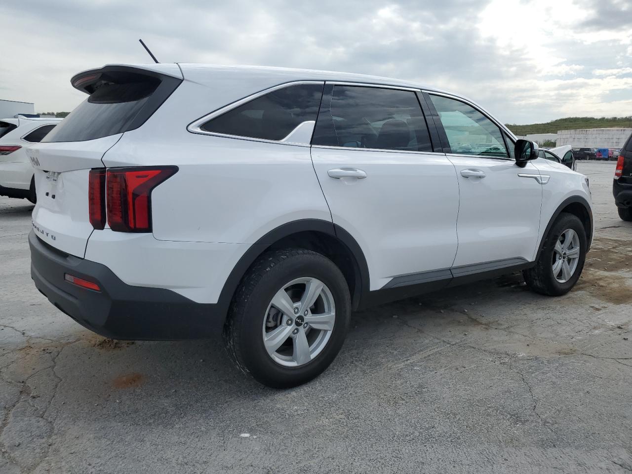 2022 KIA SORENTO LX VIN:5XYRGDLC6NG112190