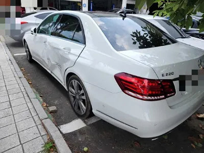 2015 Mercedes-Benz E 220 VIN:
