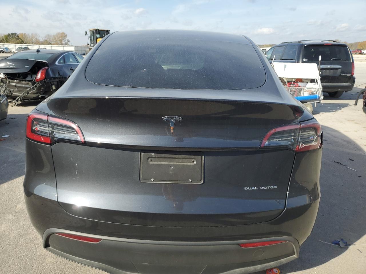 2024 TESLA MODEL Y  VIN:7SAYGDEE1RF990460