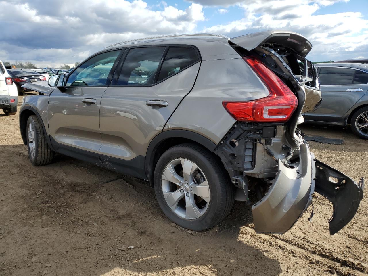 2022 VOLVO XC40 T5 MOMENTUM VIN:YV4162UK2N2733590