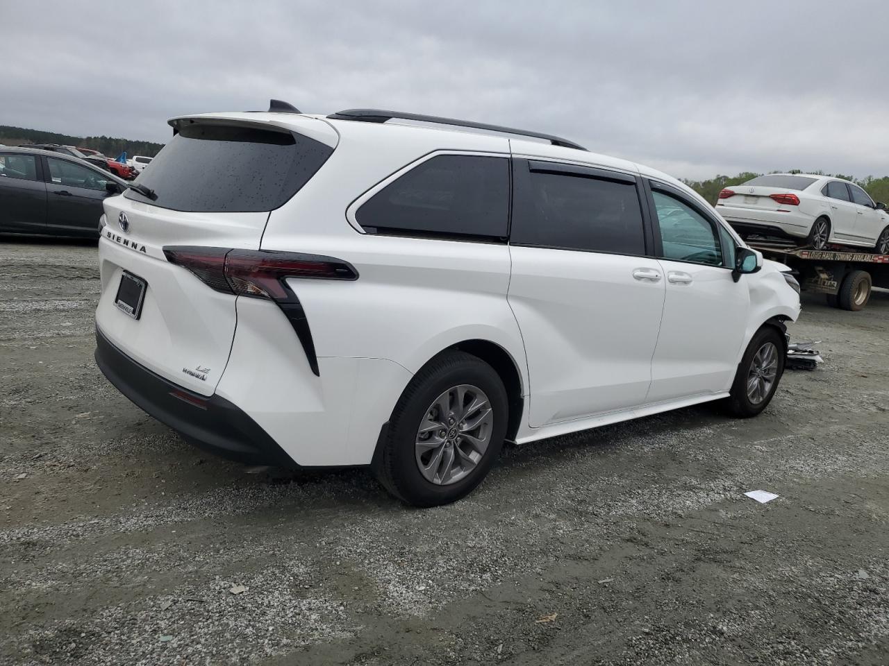 2024 TOYOTA SIENNA LE VIN:5TDKRKEC7RS194677