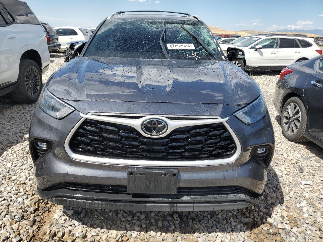 2022 TOYOTA HIGHLANDER XLE VIN:5TDHZRBH9NS229958