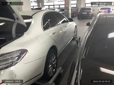 2018 Mercedes-Benz E 300 WDDZF4JB1JA423443 VIN:WDDZF4JB1JA423443