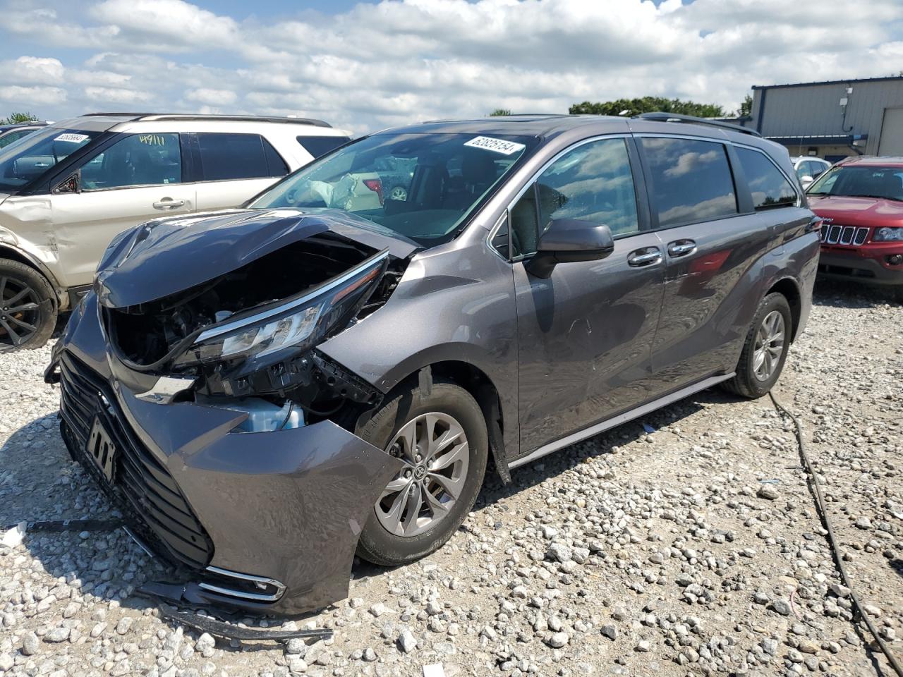 2022 TOYOTA SIENNA XLE VIN:5TDJRKEC1NS122217