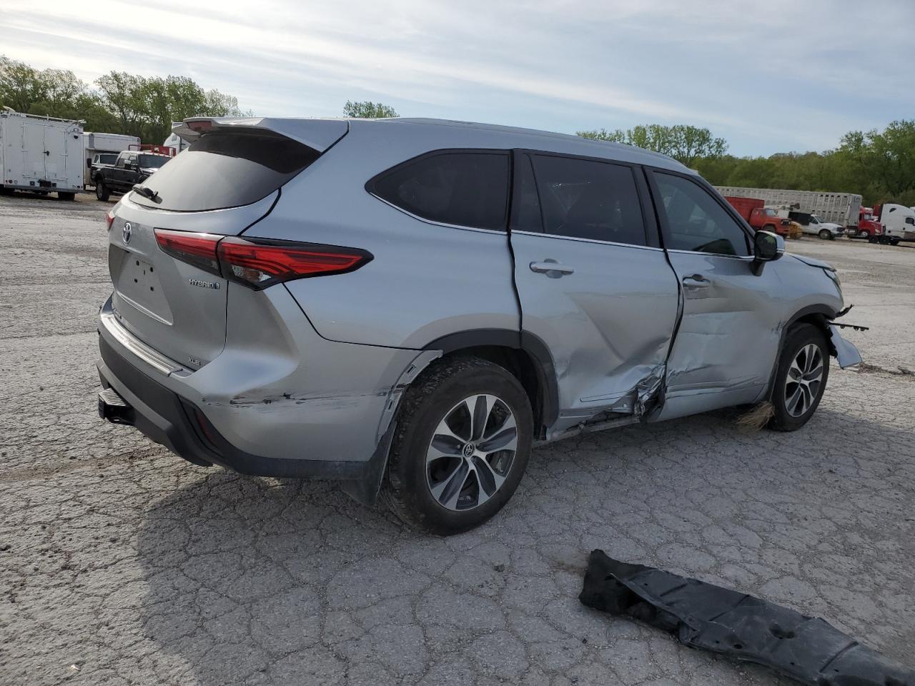 2022 TOYOTA HIGHLANDER HYBRID XLE VIN:5TDGBRCH5NS538695