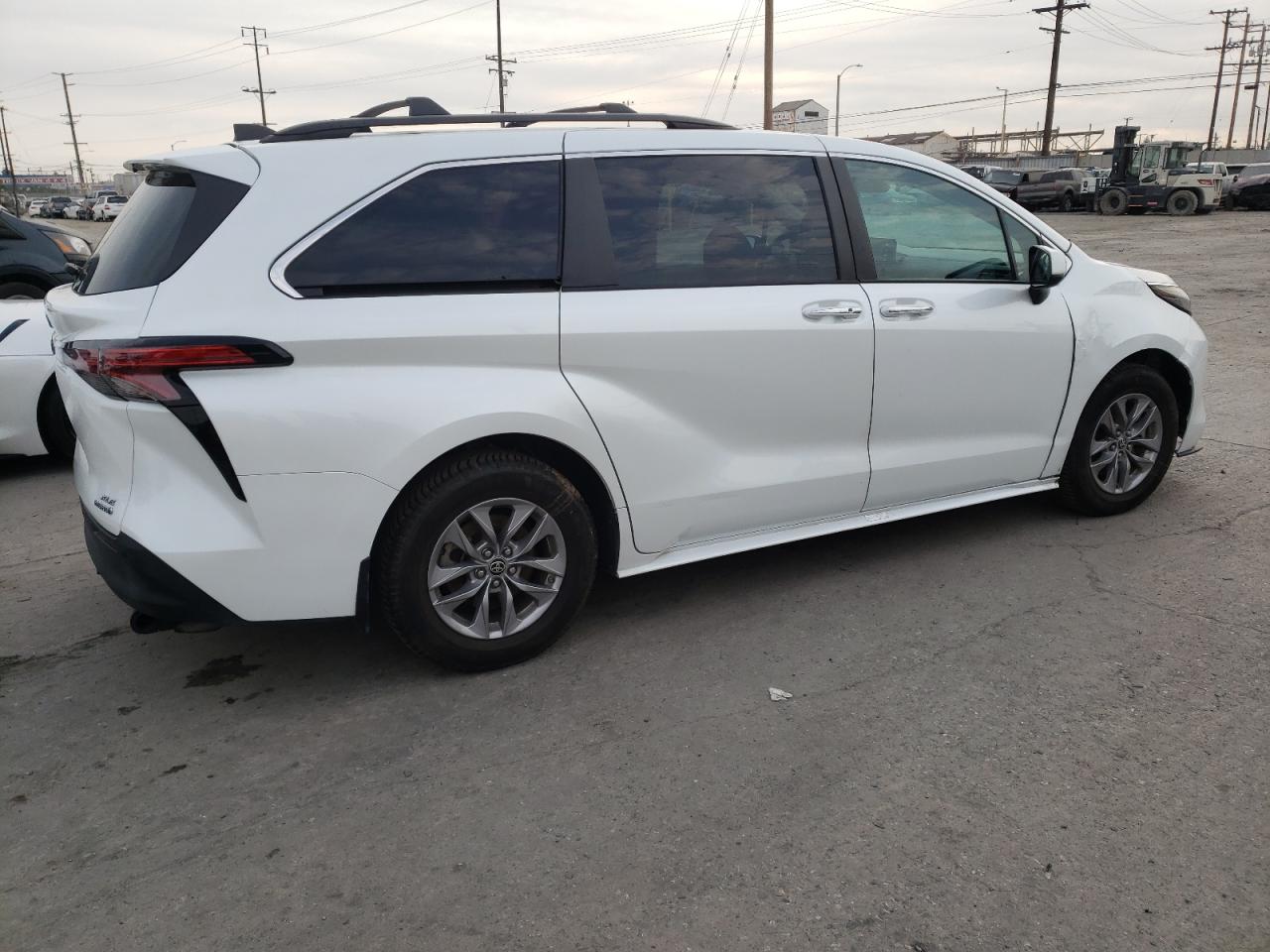 2022 TOYOTA SIENNA XLE VIN:5TDJRKEC2NS100923