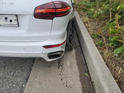 2015 Porsche Cayenne VIN: