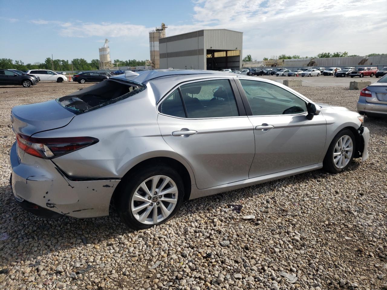 2022 TOYOTA CAMRY LE VIN:4T1C11AK7NU672195