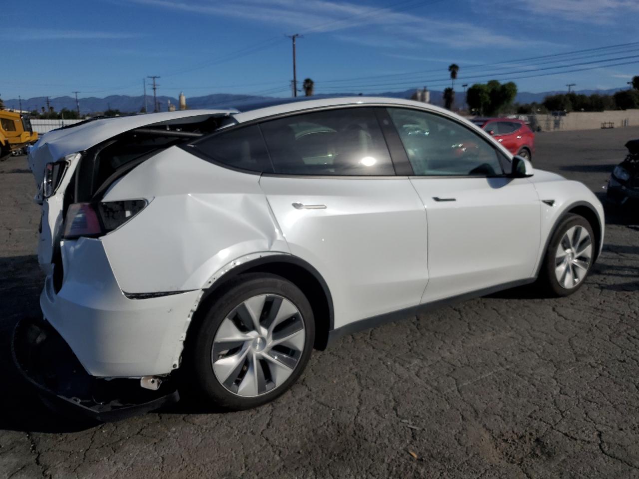 2023 TESLA MODEL Y  VIN:7SAYGDEE1PF638153