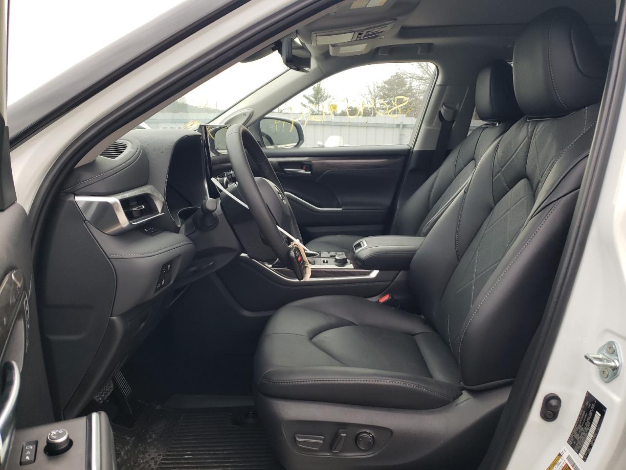 2024 TOYOTA HIGHLANDER LE VIN:5TDKDRBH4RS570551